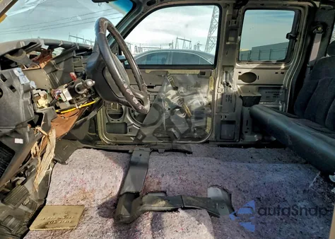 2002 Chevrolet Silverado C1500 z USA, uszkodzony, nr VIN 2GCEC19V721407967